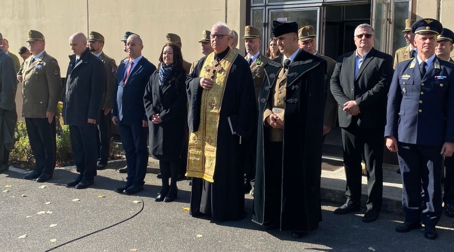 „Kratochvilosnak lenni kiváltság, magyarnak lenni kiváltság!” Emlékgúla Debrecenben, tábori lelkész áldásával
