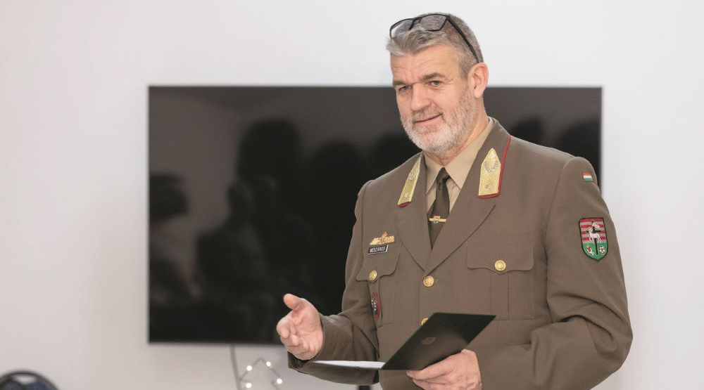 Advent fényei, a szolgálat csendje