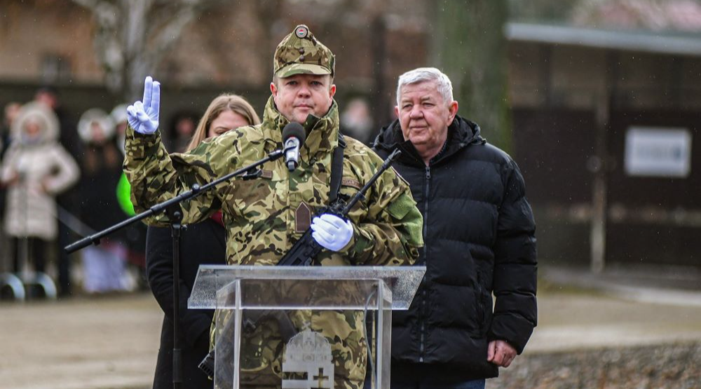 Katonai eskü, leendő tábori lelkésszel