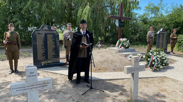 Hősök napja Jászberényben, tábori lelkész szolgálatával