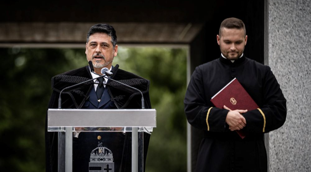 Az elesettek gúlájánál emlékeztek